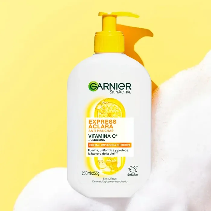 crema-limpiadora-garnier-express-aclara-vit-c-fb-.webp